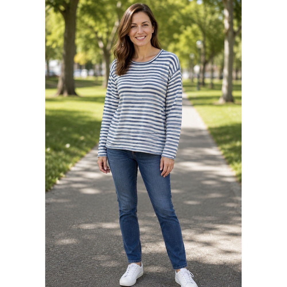 Liz Claiborne Blue And White Striped Sweater   Size Large